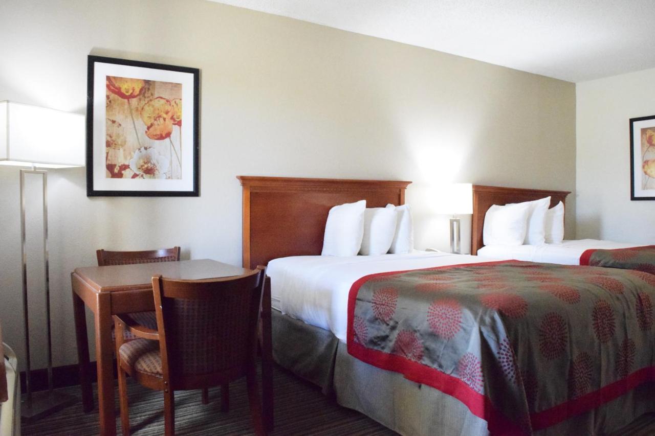 Ramada By Wyndham Savannah Gateway Exterior photo