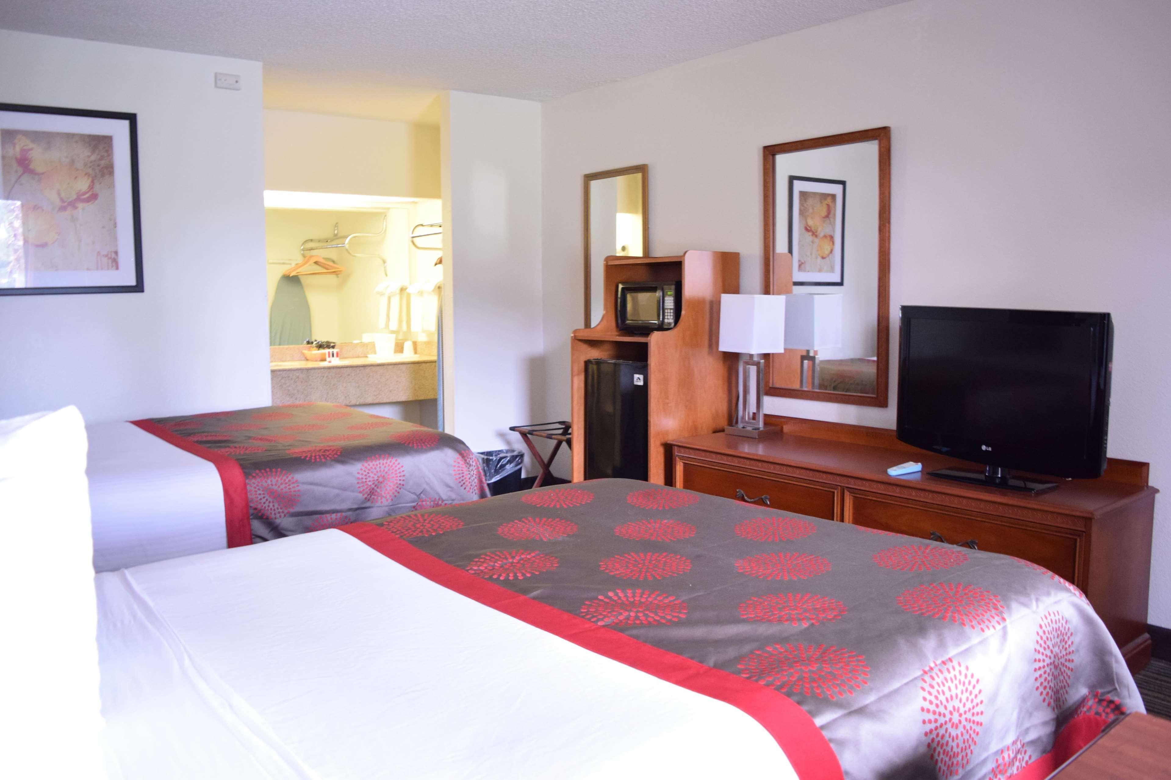 Ramada By Wyndham Savannah Gateway Exterior photo