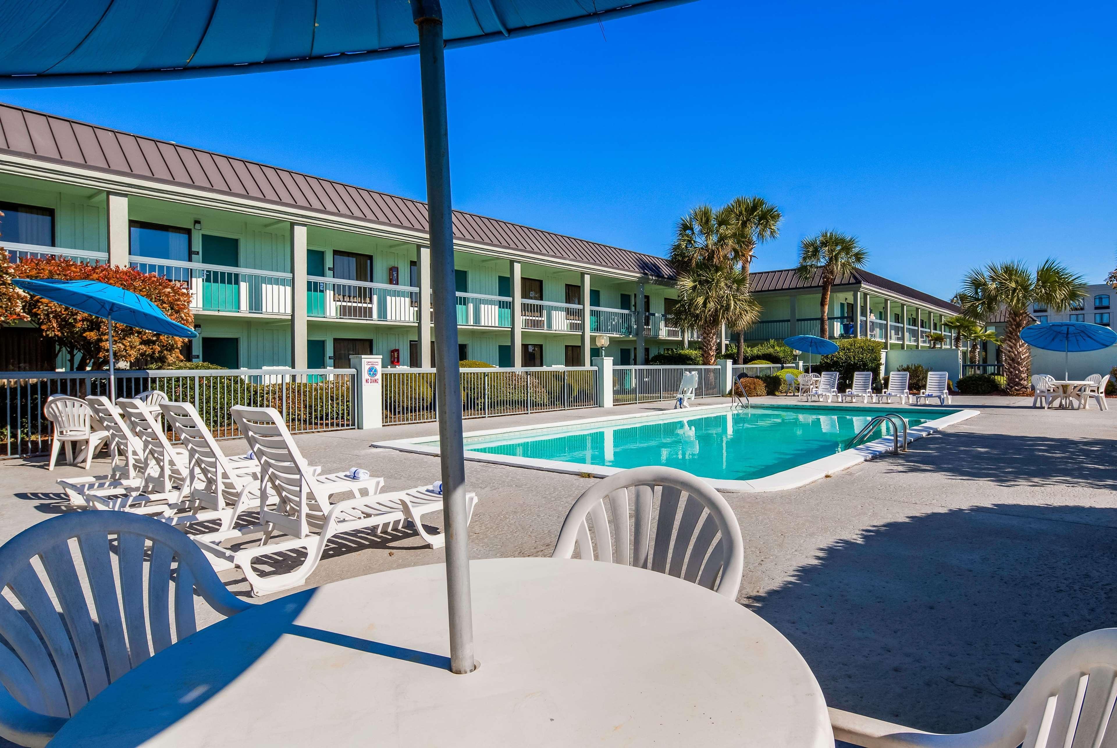 Ramada By Wyndham Savannah Gateway Exterior photo
